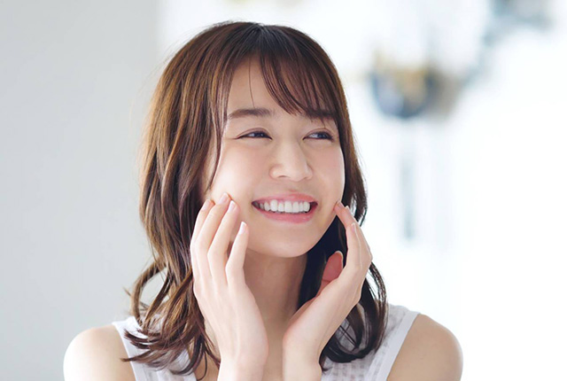 美しい歯並びの女性